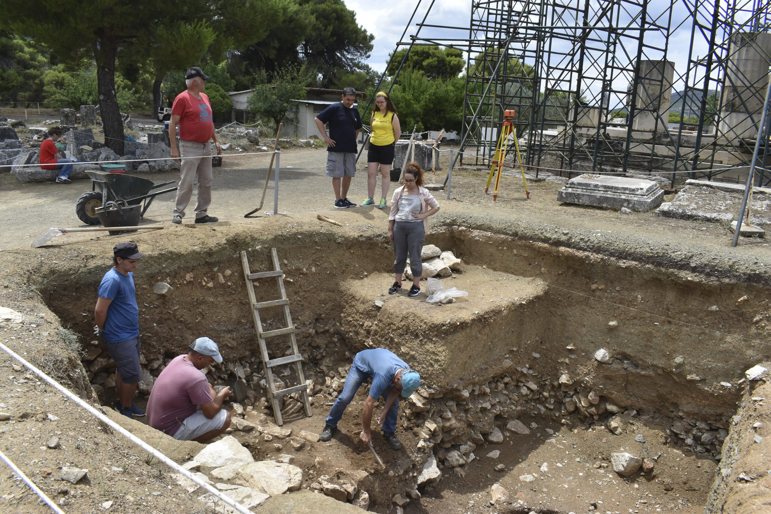 How do archaeologists know where to dig?