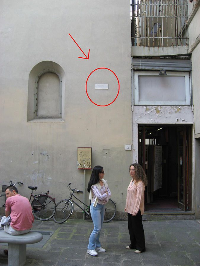 Plaque displaying the water level of the 1966 Arno, Florence flood